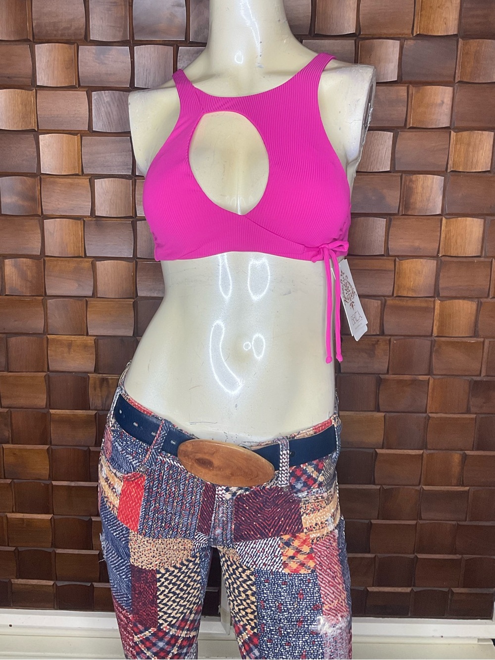 NWT BECCA Ribbed Keyhole Cut Out Textured Bikini Top Size Small Magenta Pink